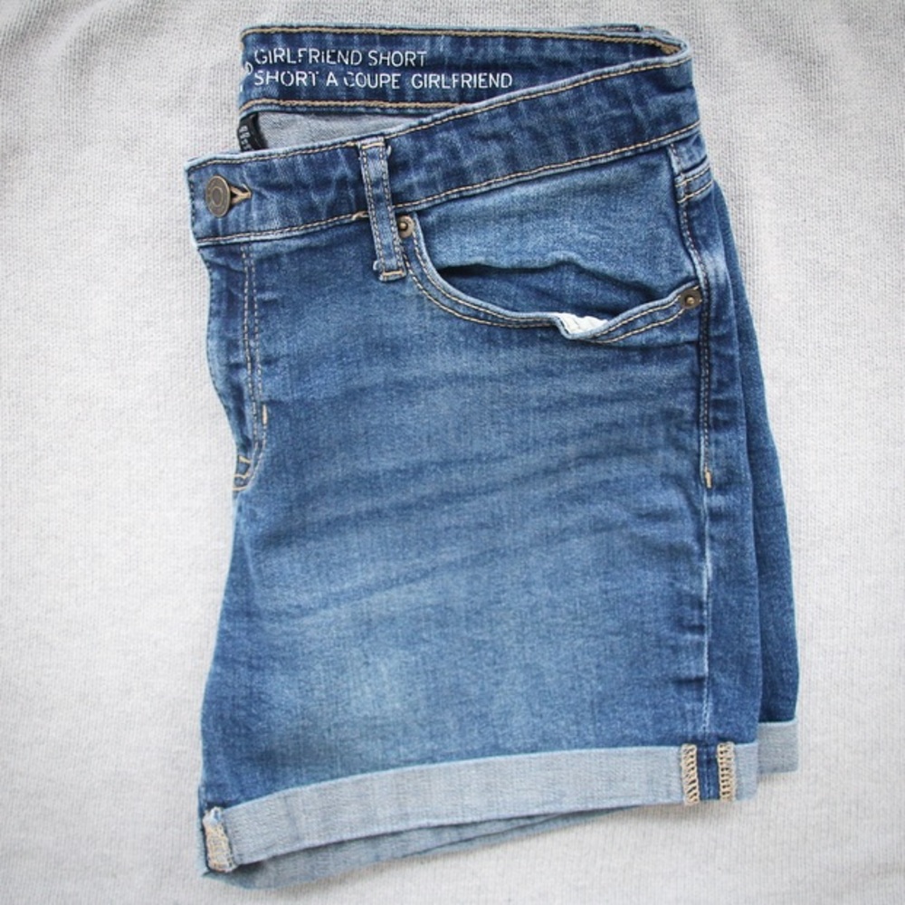 Classic girlfriend-style jean shorts, amazing fit